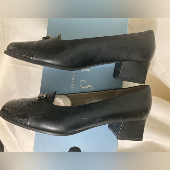 HUSH PUPPIES Low Heel Leather Pump 7.5W NWT - Picture 4 of 10